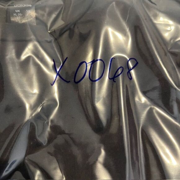 Adidas Women's Boxy T-shirt Logo front Black Crew Neck Size XL - Picture 8 of 8